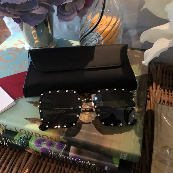 ✨ NEW Valentino Embellished Crystal Square Sunglasses in Black & Gold - Picture 4 of 9